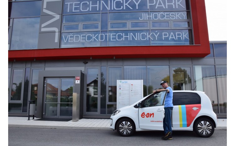 E.ON zapůjčil elektromobil VW E-up pro testování v rámci JVTP