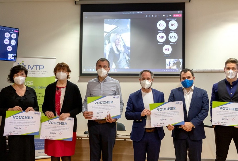 878A0139_ucastnici_all_uvnitr