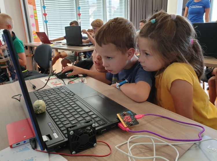 NOVÁ GENERACE SE UČÍ PROGRAMOVAT