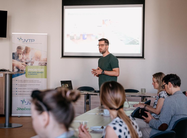 Meetup se startupy: Od umělé inteligence v kravíně po biologický boj se slimáky