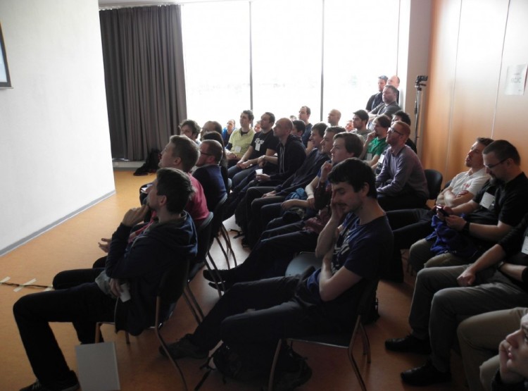 zasedací místnost je v normálních podmínkách určena pro 20 osob