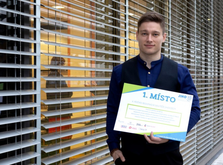 878A0185_1.misto_venku