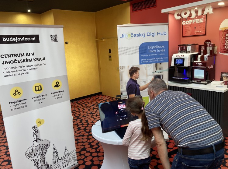 Velikonoce s AI přilákaly desítky návštěvníků. Jihočeský Digi Hub ukázal, jak zábavná může být umělá inteligence
