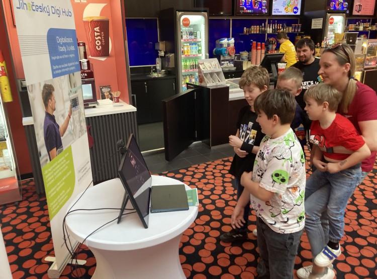 Velikonoce s AI přilákaly desítky návštěvníků. Jihočeský Digi Hub ukázal, jak zábavná může být umělá inteligence