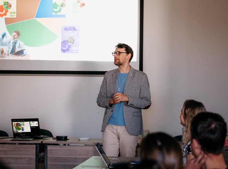 Meetup se startupy: Inovace od umělé inteligence v kravíně po biologický boj se slimáky