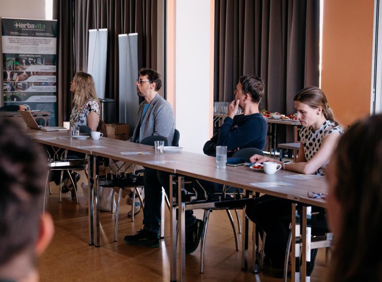 Meetup se startupy: Inovace od umělé inteligence v kravíně po biologický boj se slimáky