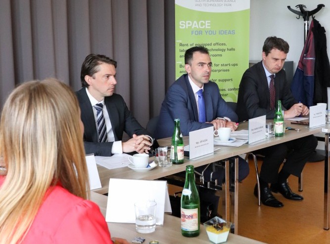 Kulatý stůl se zastupci ministerstva zahraničních věcí