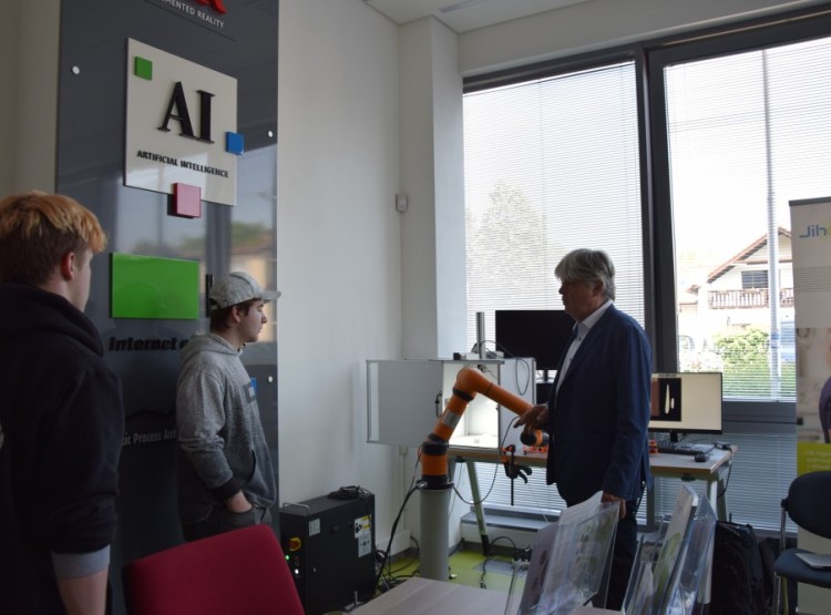 Den otevřených dveří laboratoře technologií umělé inteligence v JVTP
