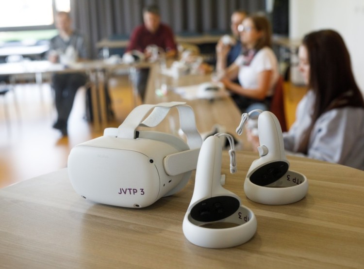 Pilotní kurzy zaměřené na praktické využití virtuální a rozšířené reality