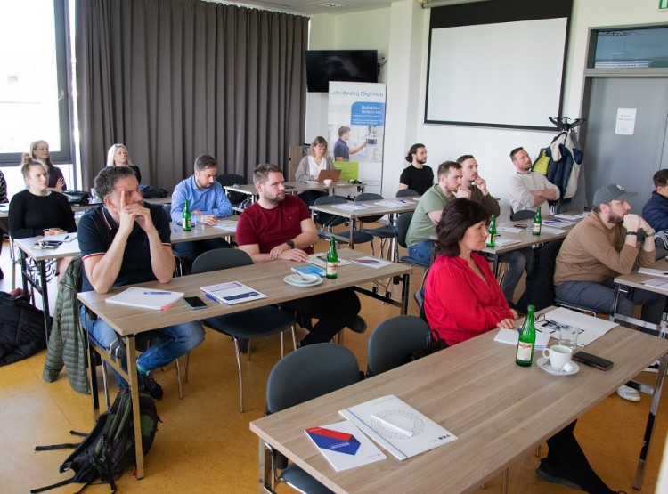 INOVAČNÍ PROCES OD NÁPADU AŽ PO BYZNYS