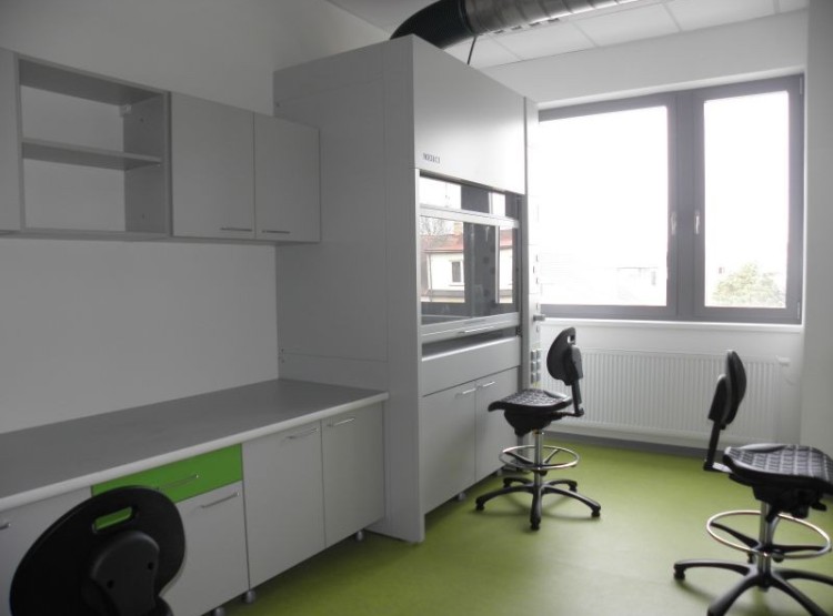 Pronájem vybavených laboratoří a kanceláří