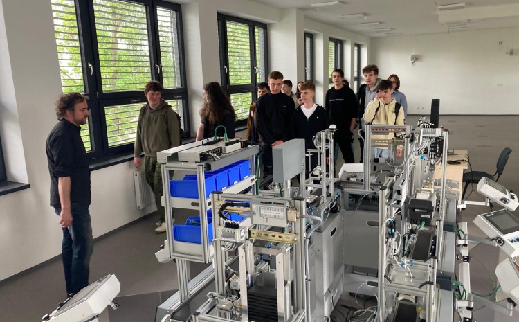 Studenti SOŠ Velešín navštívili laboratoře VŠTE v rámci projektu Jihočeský Digi Hub